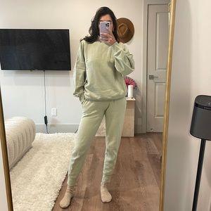 Aritzia COZYAF PERFECT POCKET SWEATPANTS & COZYAF BOYFRIEND MOCK SWEATSHIRT
